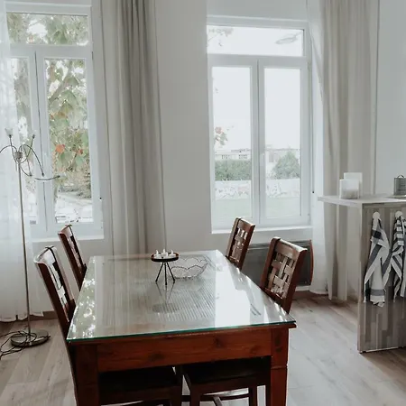Апартаменты Lafayette House One *